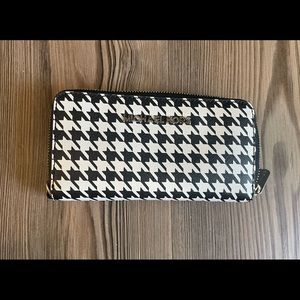 Micheal Kors herringbone wallet